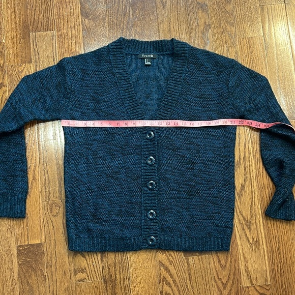Forever 21 V neck cardigan sweater - Picture 4 of 5